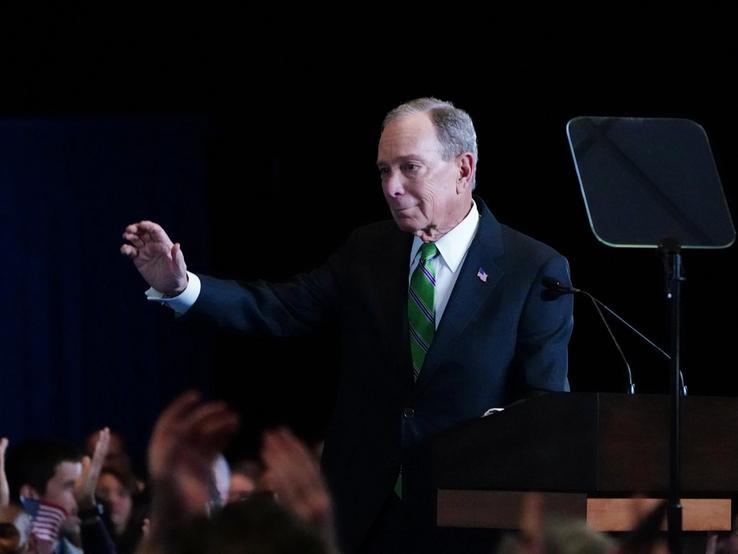Mike Bloomberg waves to supporters in New York