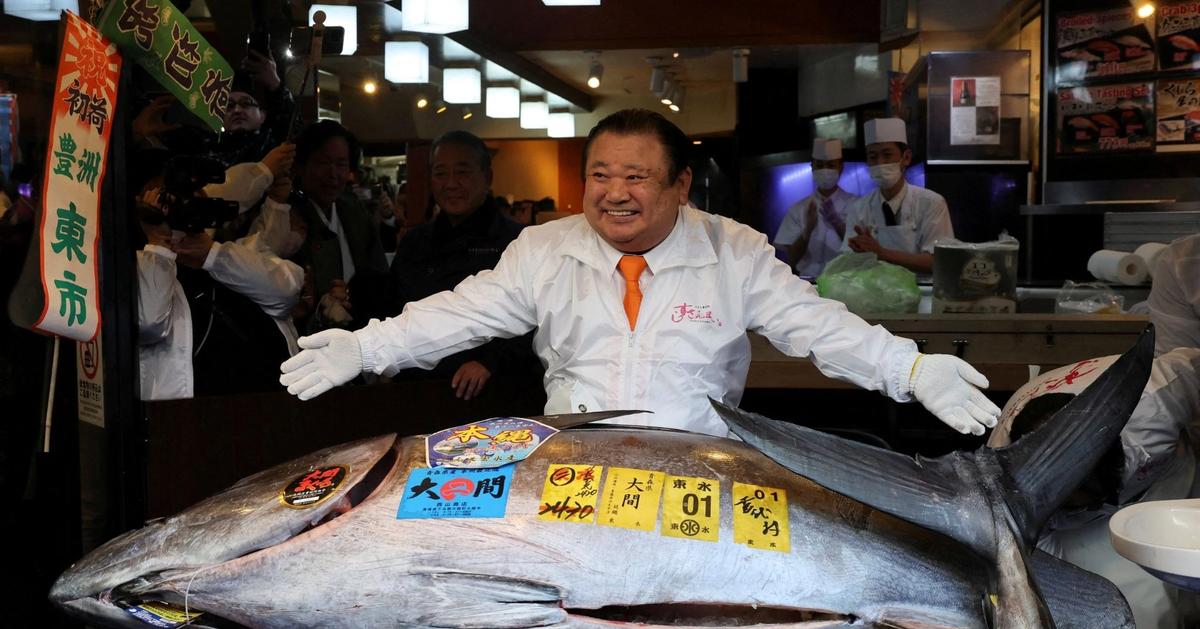 500-pound tuna reels in record $3.2 million in Japan
