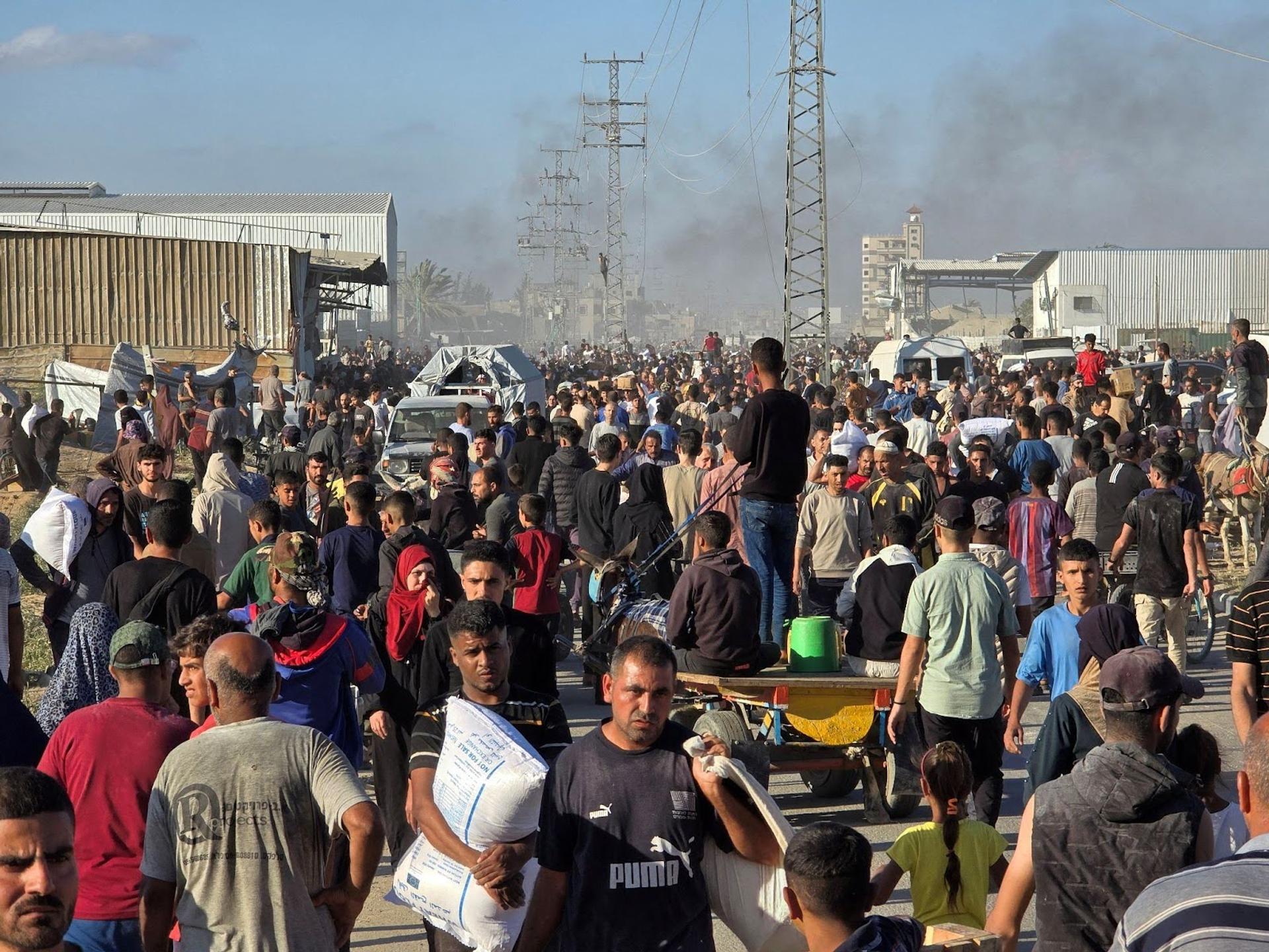 Gazans at an aid delivery center