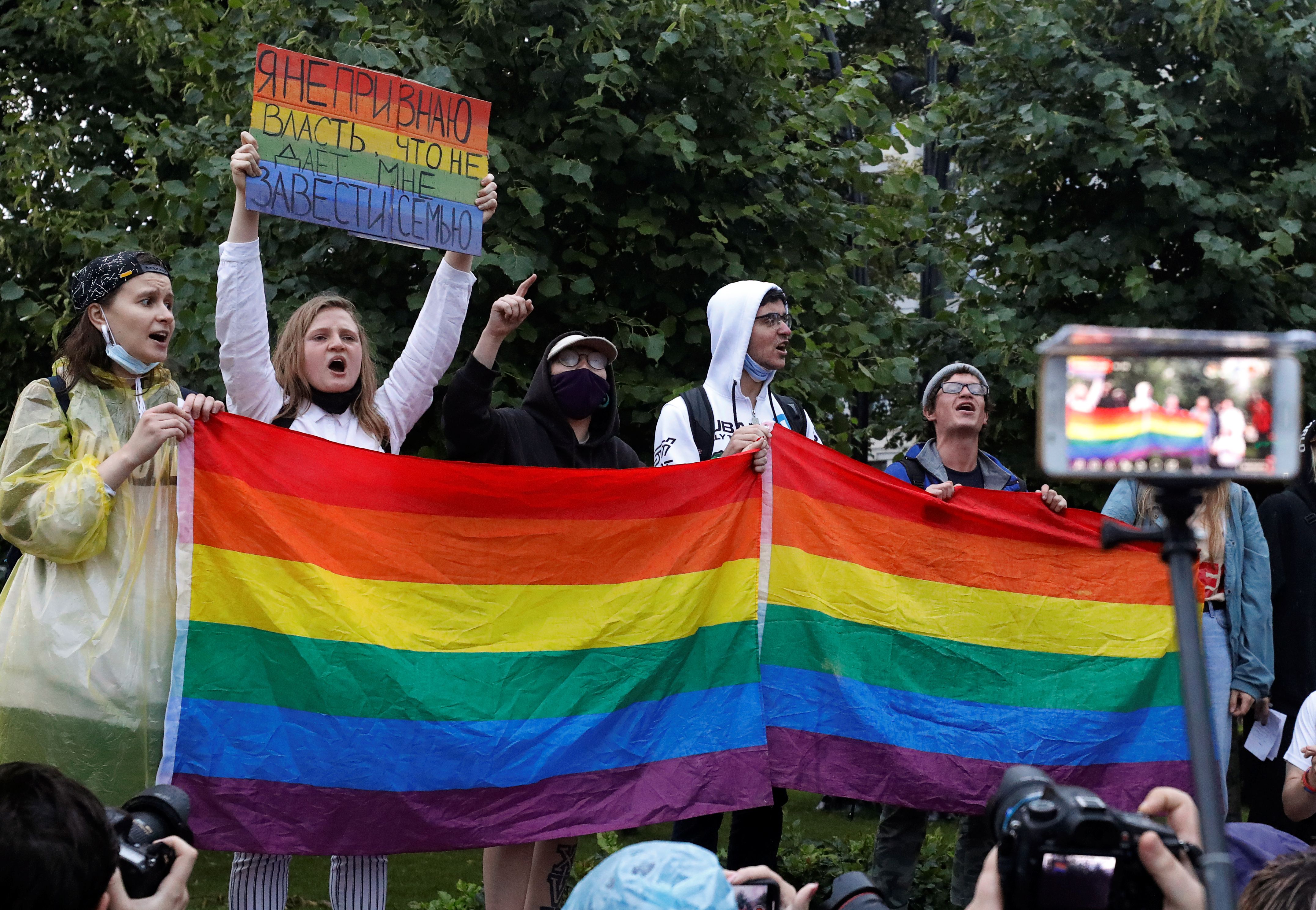 Russian protesters hold up rainbow pride flags