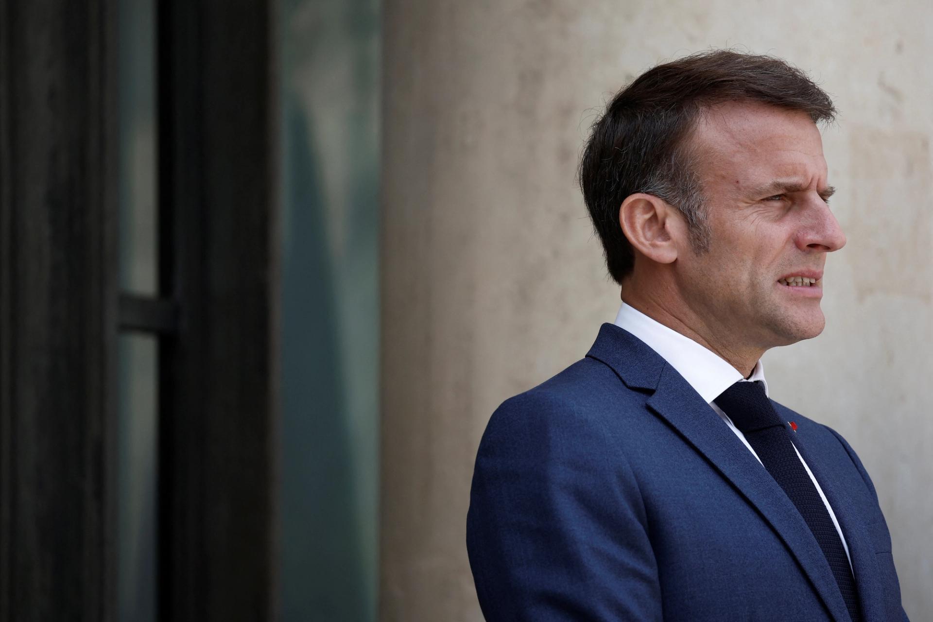 French President Emmanuel Macron waits for the arrival of a guest at the Elysee Palace in Paris, France, June 26, 2024. REUTERS/Benoit Tessier