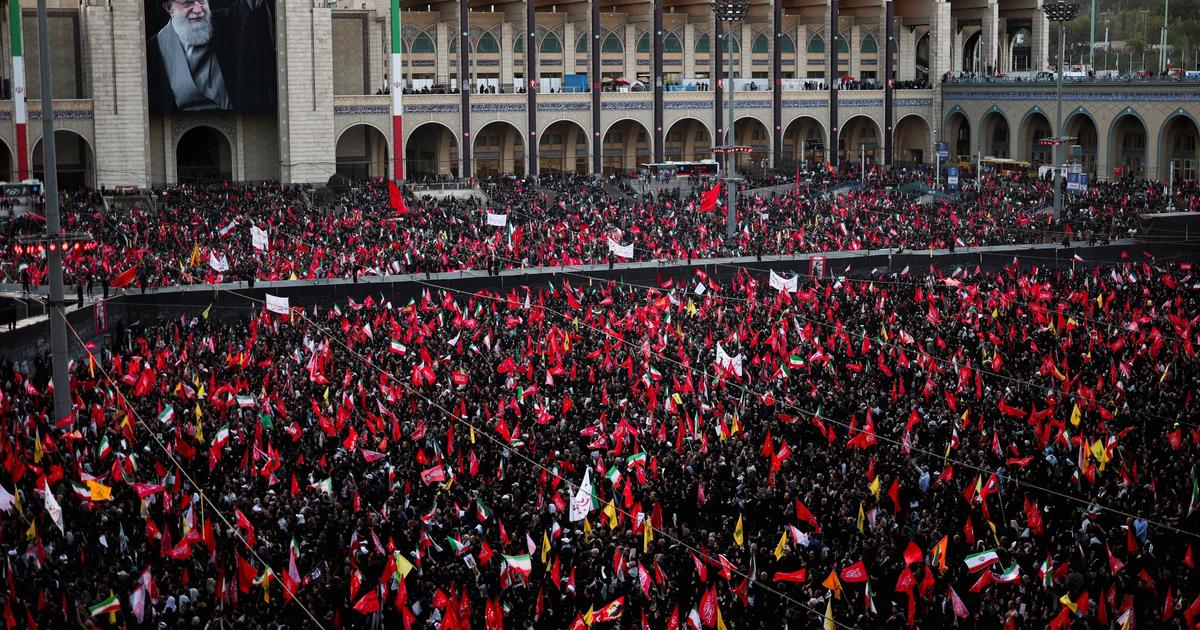 Thousands mourn slain Iranian leader