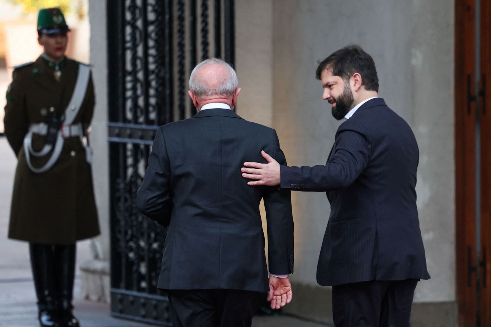 Brazil’s President Luiz Inacio Lula da Silva (l) and Chile’s President Gabriel Boric (r).