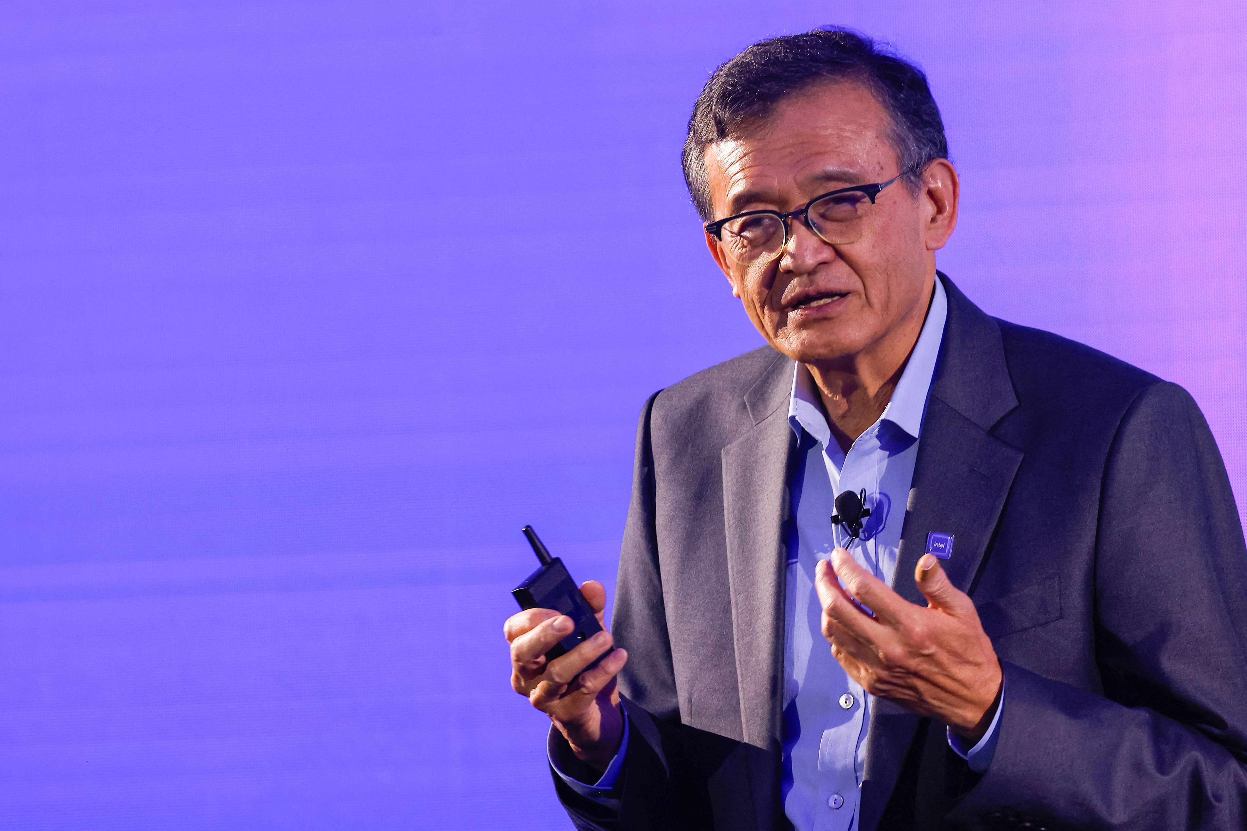 [情報] 傳AMD正和Intel初步洽談代工