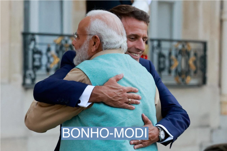 French President Emmanuel Macron embraces Indian Prime Minister Narendra Modi as he welcomes him at the Elysee Palace, in Paris, France, July 13, 2023. REUTERS/Pascal Rossignol