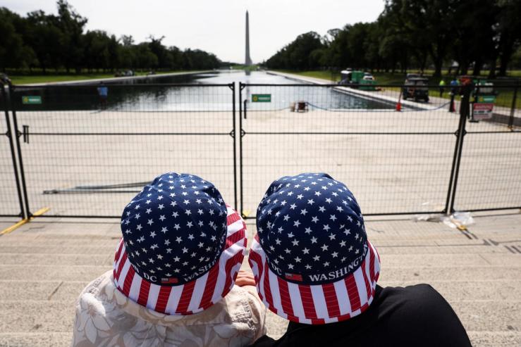Tourists on the National Mall