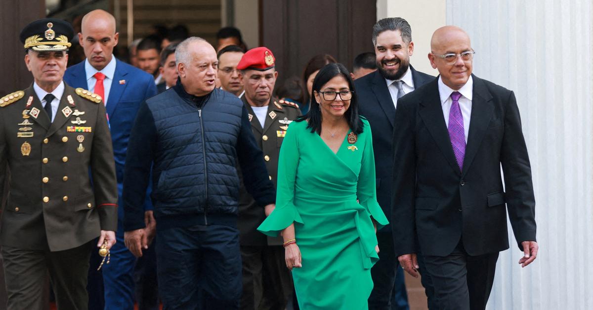 Venezuela agrees to give US 50 million barrels of oil