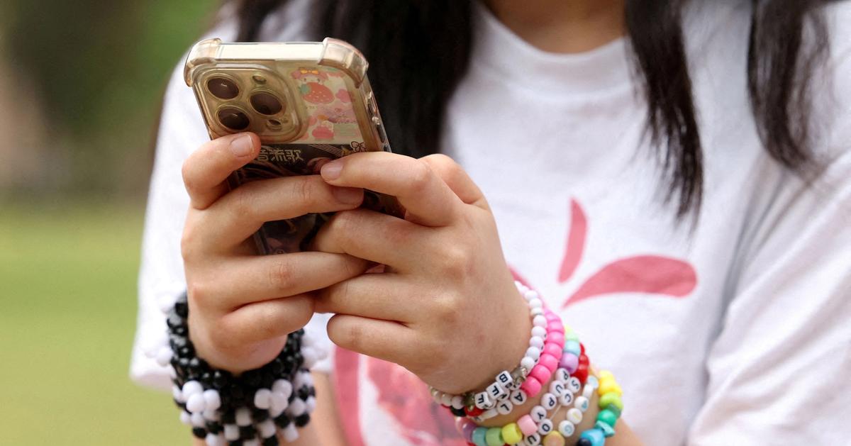 France drafts social media ban for children under 15