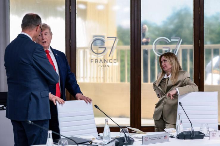 US President Donald Trump speaks with Italian Prime Minister Giorgia Meloni