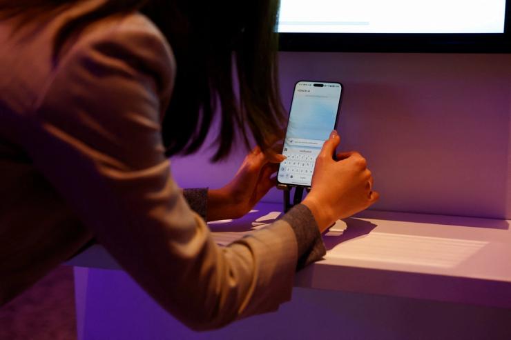 Chinese technology company Honor displays their new AI agent and Deepfake detection technology based on AI on its recent globally launched smartphone Magic 7 Pro.