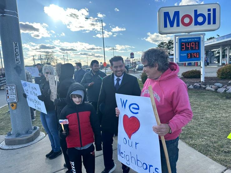 Junaid Ahmed, campaigning in Palatine, Ill.