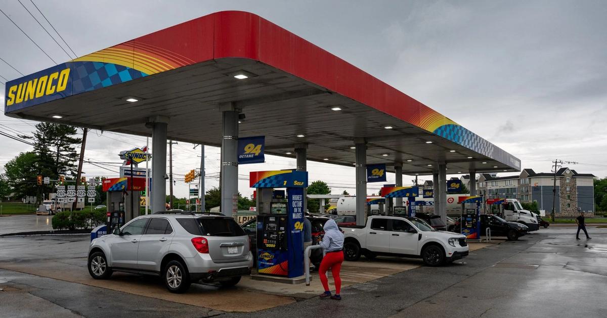 Oil plunges after US signals progress on Hormuz deal