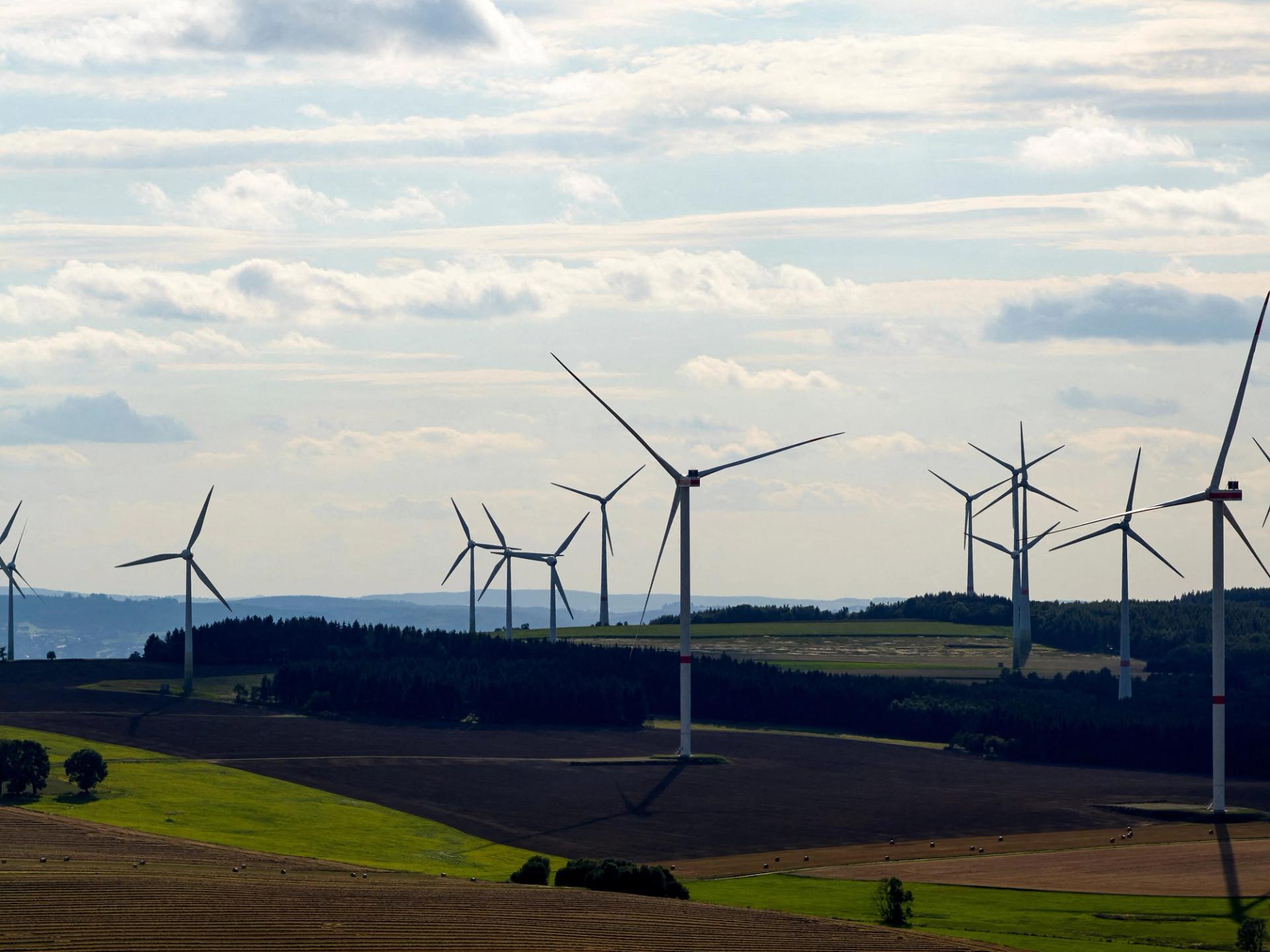 A wind farm behind Voigtsdorf near Dorfchemnitz, Germany.