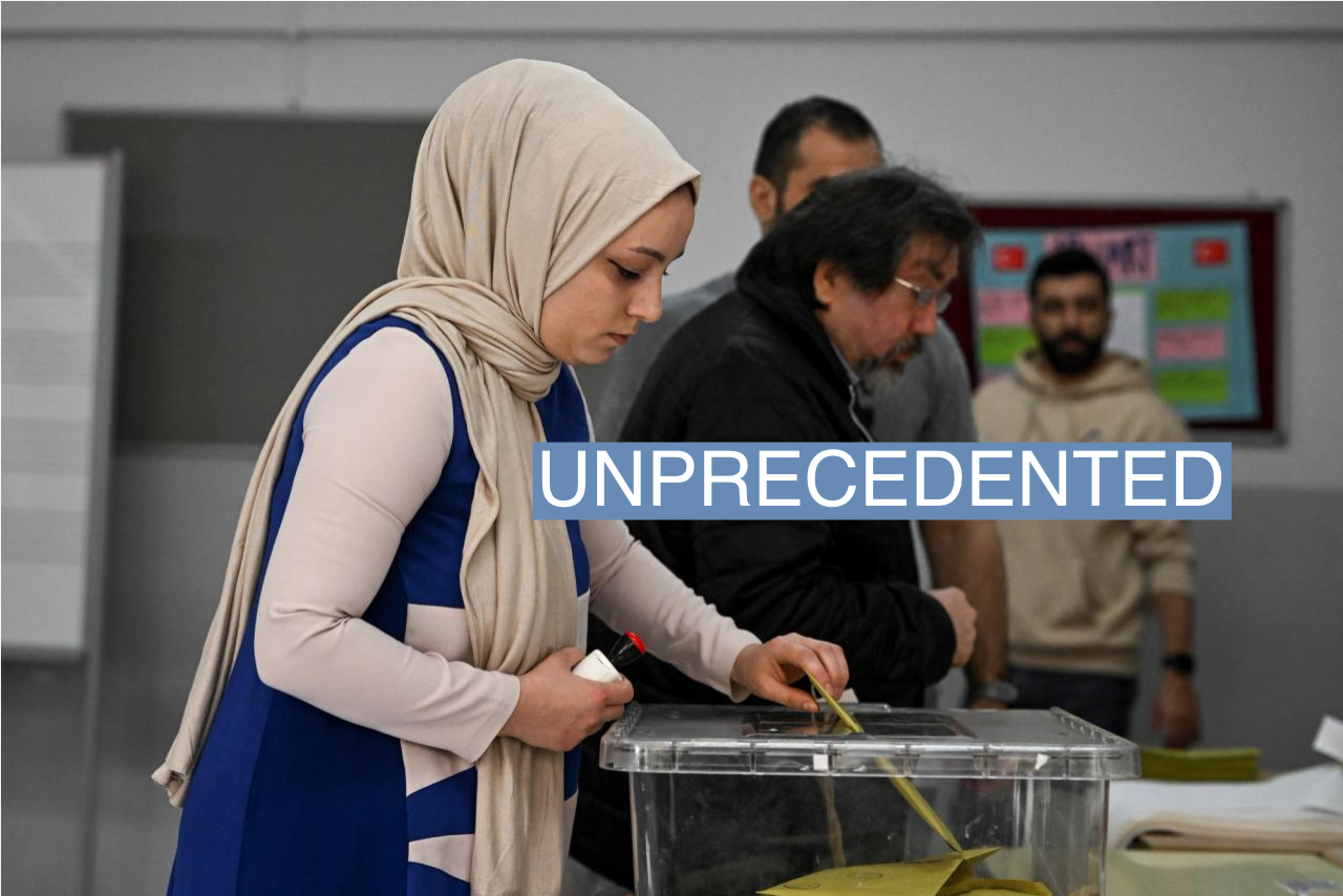 A woman votes at a polling station during the presidential and parliamentary elections, in Istanbul, Turkey May 14, 2023. REUTERS/Dylan Martinez