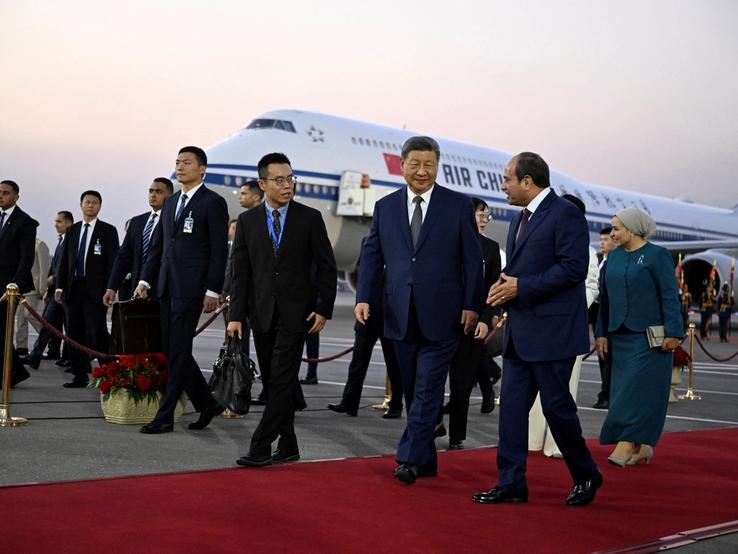 China’s President Xi Jinping walks with his his Egyptian counterpart Abdel Fattah al-Sisi.