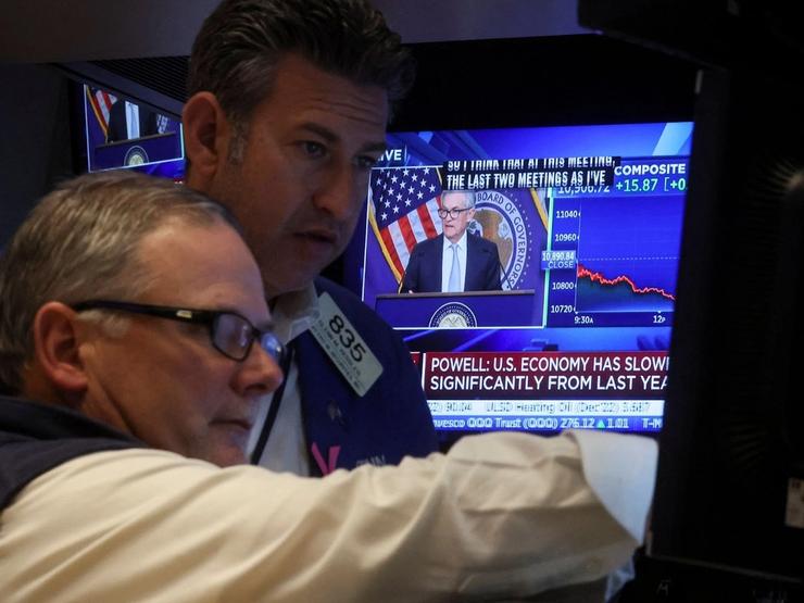 Traders in the NYSE following a US fed announcement.