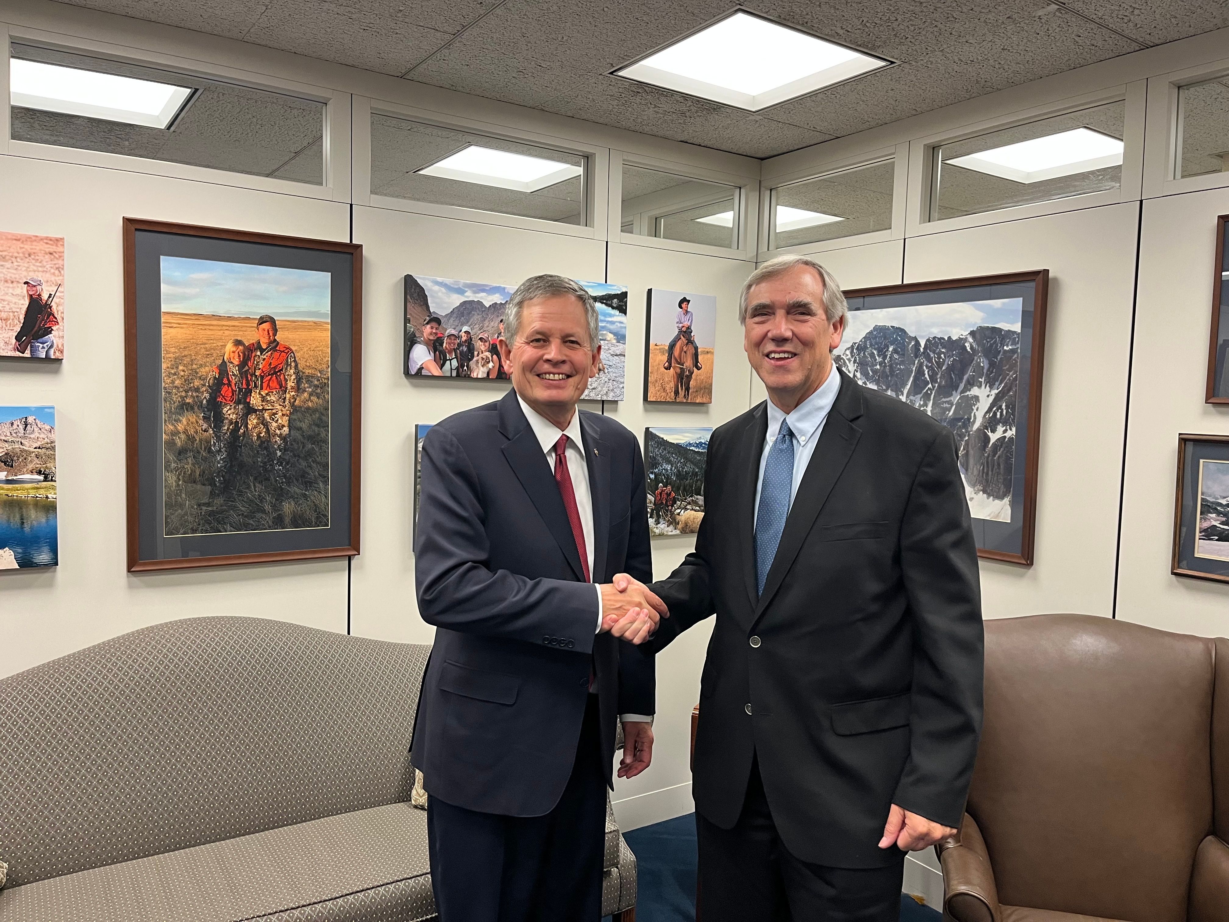 Sens. Steve Daines, R-Mont., and Jeff Merkley, D-Ore. 