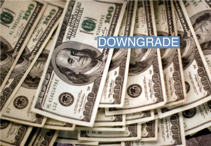 Four thousand U.S. dollars are counted out by a banker counting currency at a bank in Westminster, Colorado November 3, 2009. REUTERS/Rick Wilking/File Photo