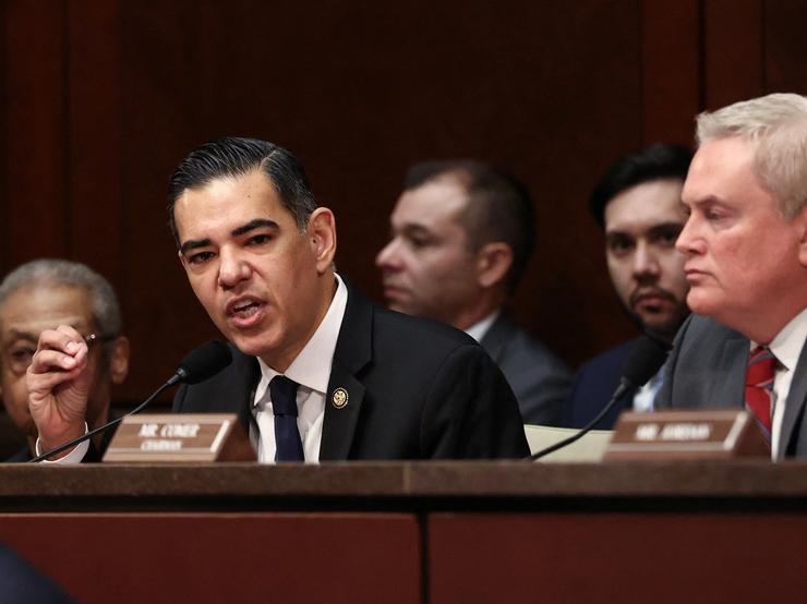 Reps. Robert Garcia and James Comer during an Oversight Committee meeting