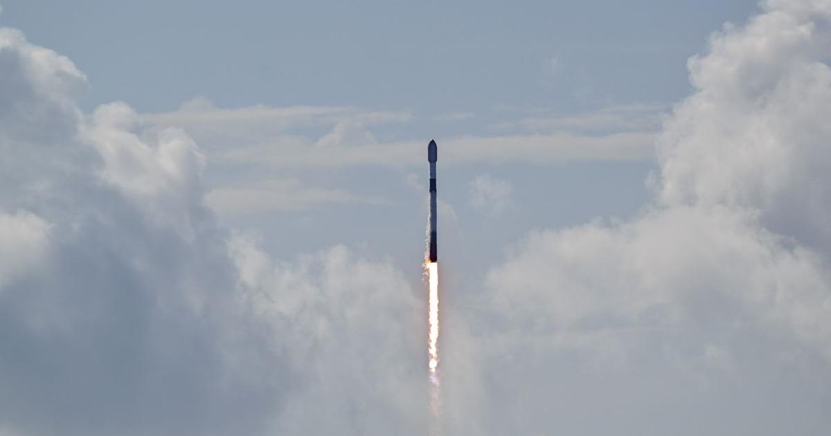 SpaceX valuation soars to $400 billion in fundraising
