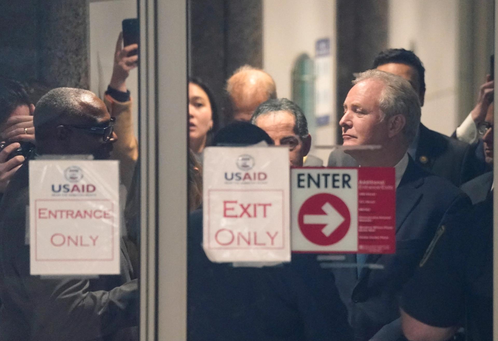 Democratic lawmakers attempt to gain access to the USAID offices.