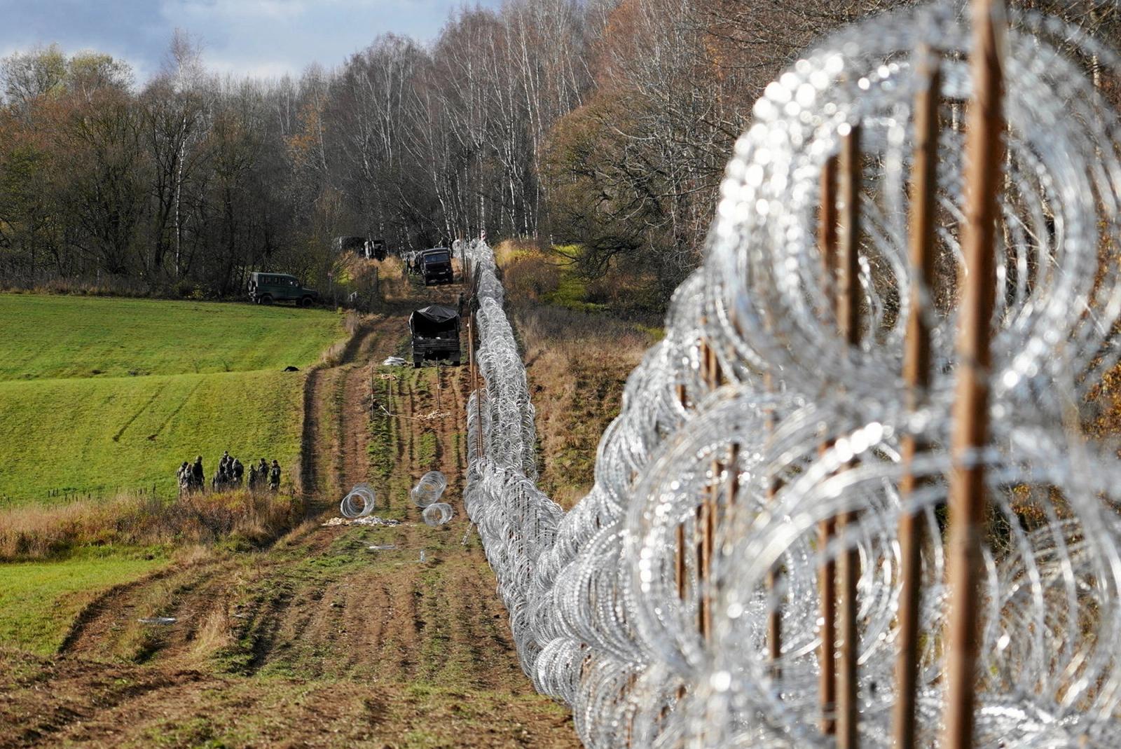 Soldiers build razor wire fence on Poland's border with Russia's exclave of Kaliningrad near Bolcie, Poland November 3, 2022.
