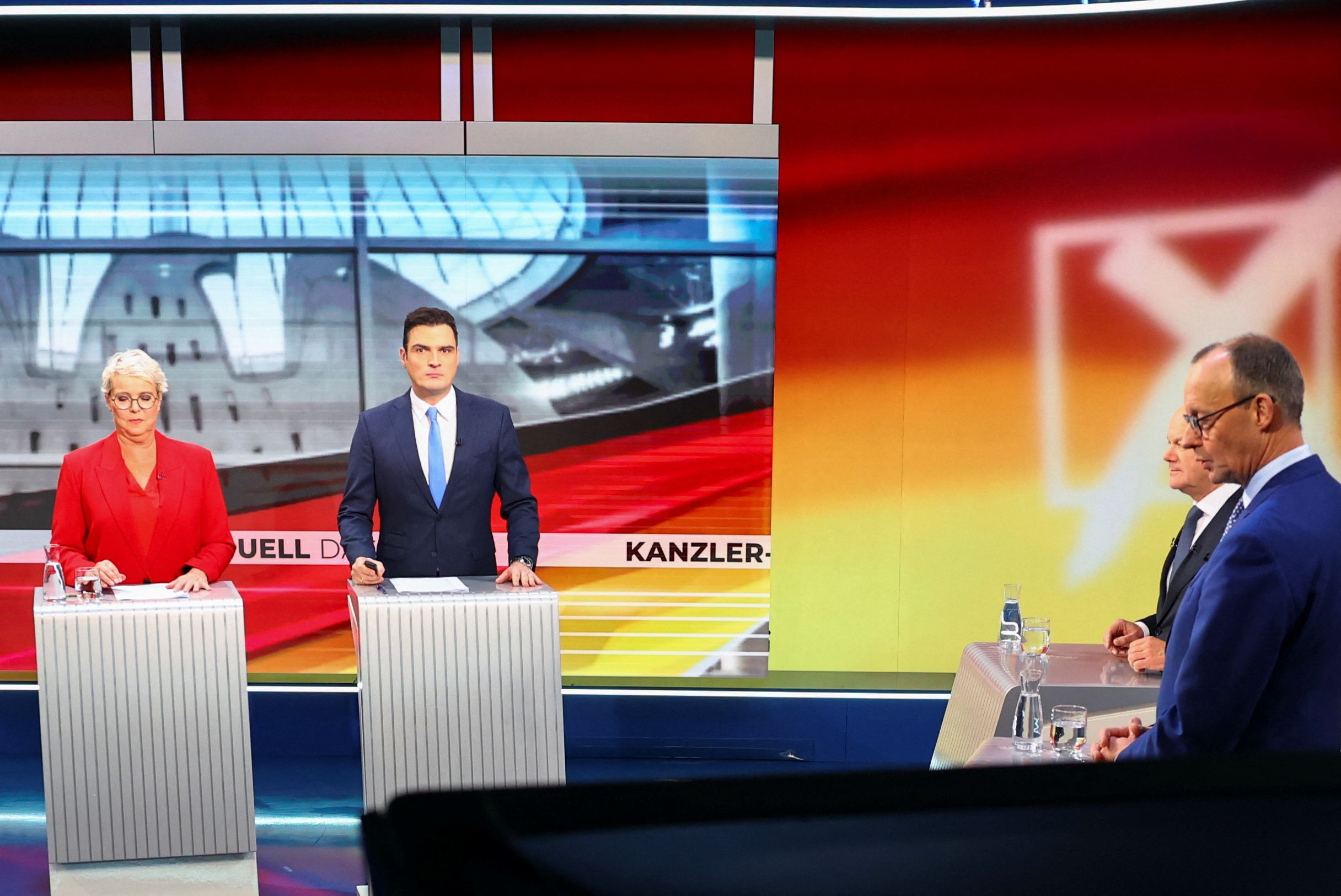 Marion Horn and Jan Philipp Burgard in a WELT TV studio.