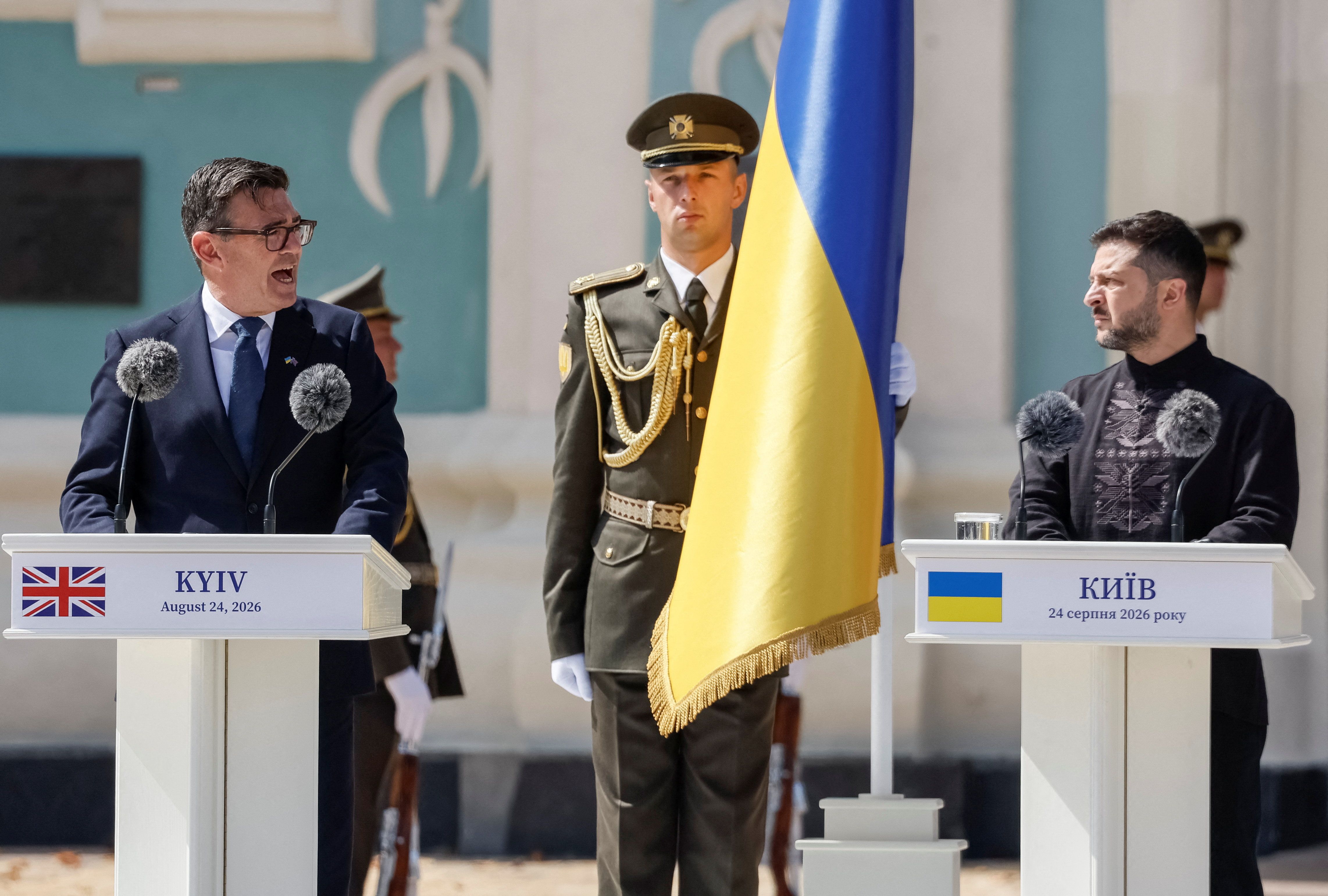 UK Prime Minister Andy Burnham (left) and Ukrainian President Volodymyr Zelenskyy (right) speak on the 35th Ukrainian Independence Day