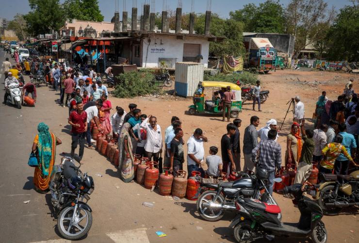 A queue for gas in India
