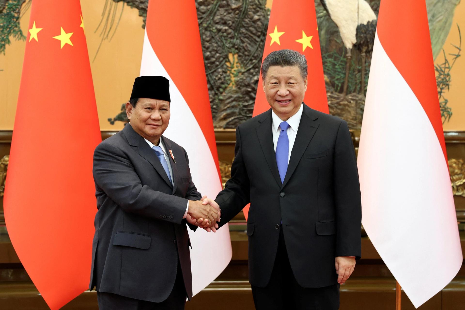 Chinese President Xi Jinping and Indonesia's President-elect Prabowo Subianto shake hands at the Great Hall of the People in Beijing, China April 1, 2024. 