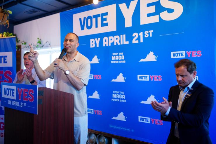 House Minority Leader Hakeem Jeffries, campaigning for Virginia’s redistricting