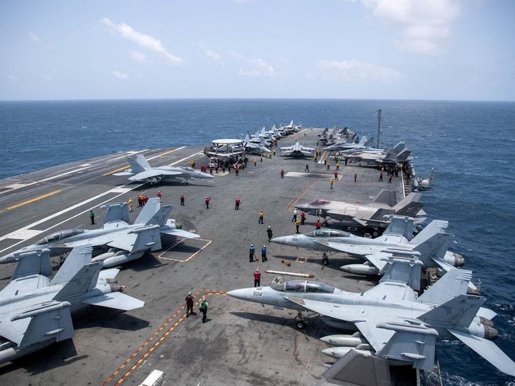 US Navy sailors on the flight deck of the aircraft carrier USS George Washington.