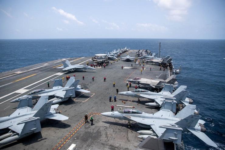 US Navy sailors on the flight deck of the aircraft carrier USS George Washington.