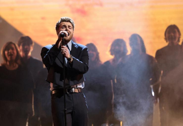 Alex Warren performs during the 2025 American Music Awards.