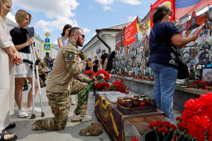 People in Moscow pay tribute to Wagner mercenaries killed in Mali