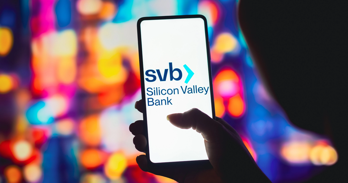 Some VC firms are urging founders to pull money from troubled Silicon Valley Bank