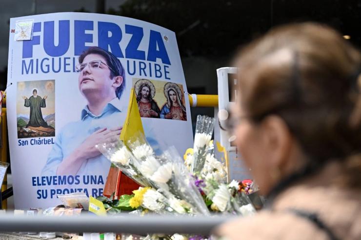 A small display dedicated to Miguel Uribe, with flowers.