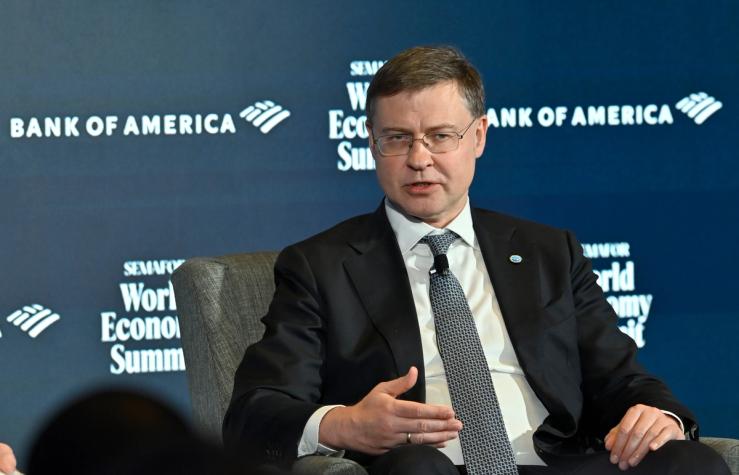 Valdis Dombrovskis on stage.