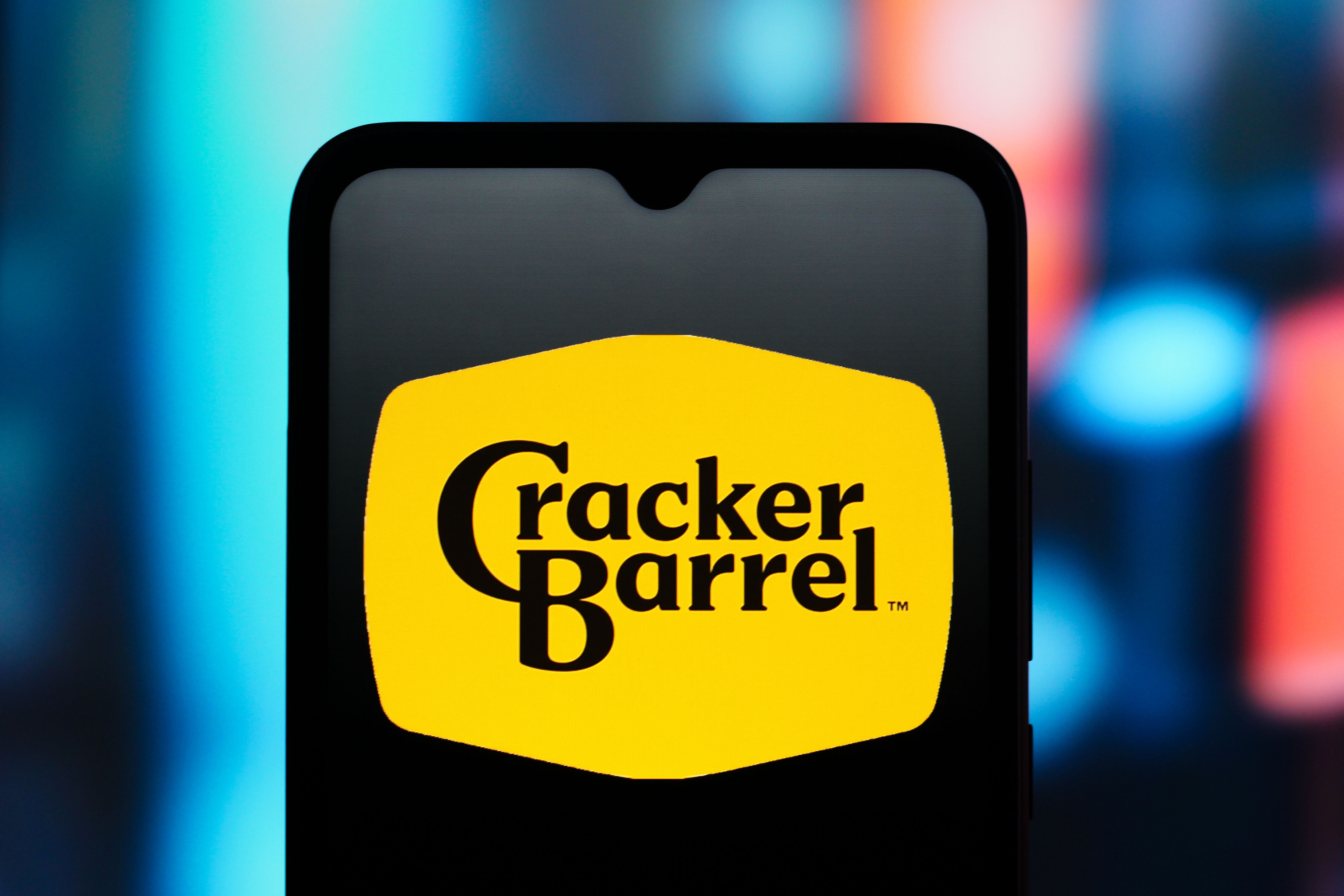 A Cracker Barrel logo.