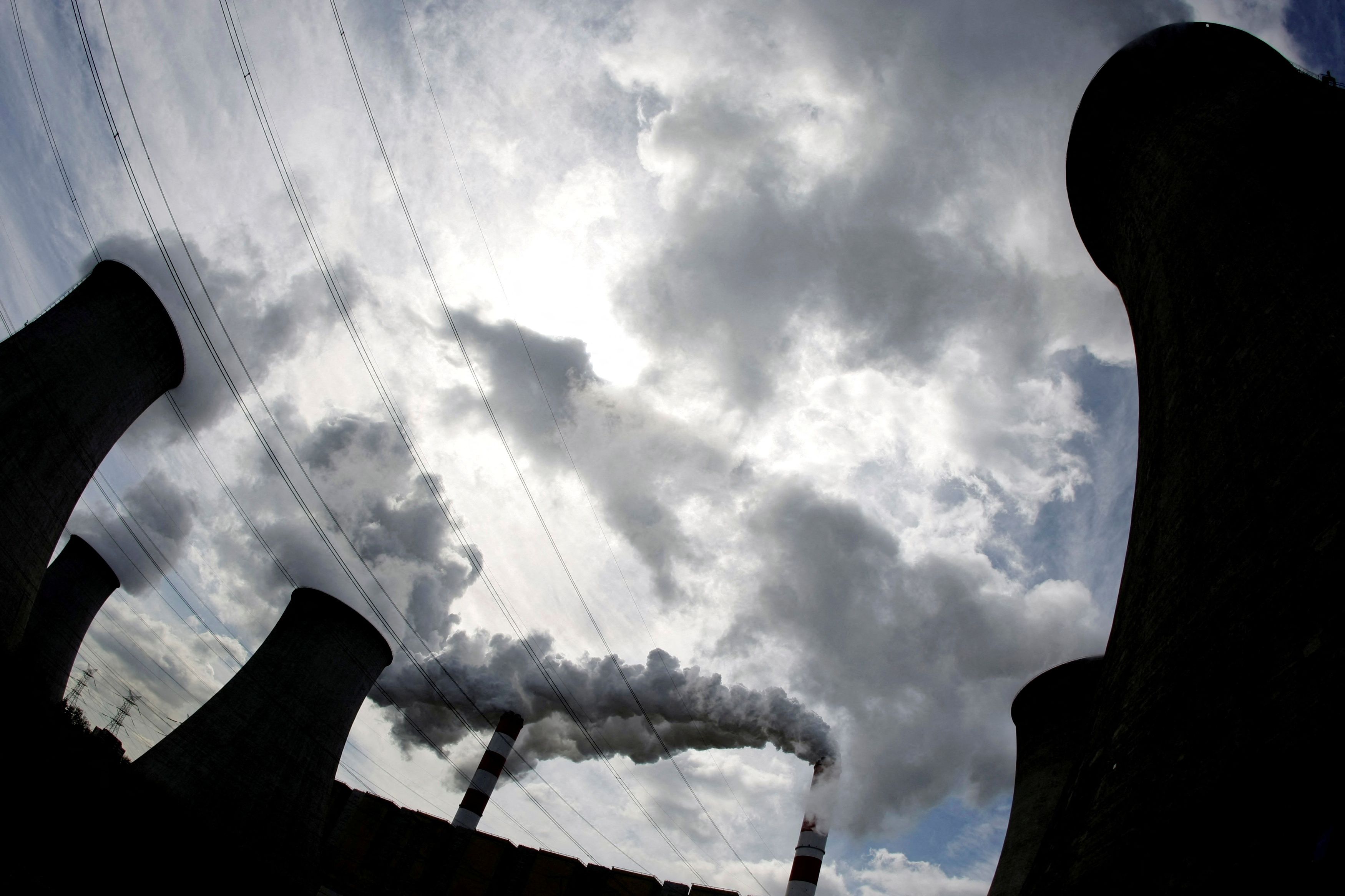 Smoke bellow from the chimneys of Poland’s Belchatow Power Station, Europe’s largest biggest coal-fired power plant, in this May 7, 2009. REUTERS/Peter Andrews/File Photo
