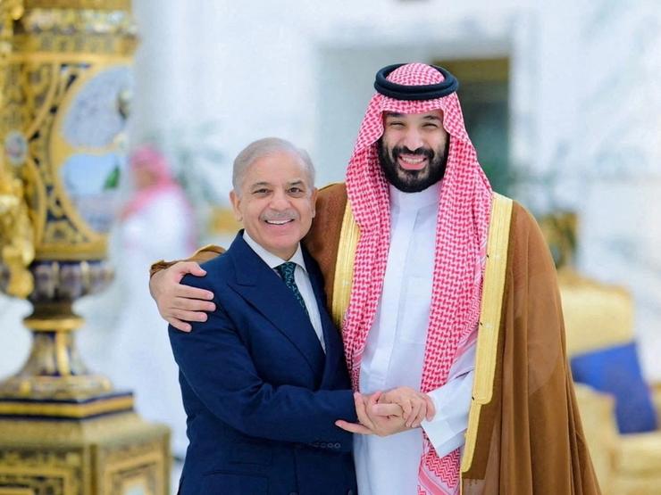 Saudi Crown Prince Mohammed bin Salman embraces Pakistan’s Prime Minister Shehbaz Sharif in Jeddah, Saudi Arabia, April 15, 2026.