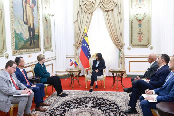 Venezuelan interim President Delcy Rodríguez meeting the US envoy Laura Dogu.