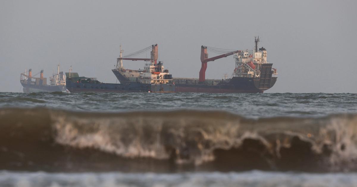 Iran, Oman hammer out Hormuz revenue-sharing deal