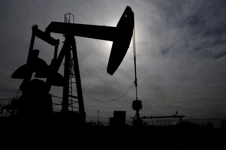 A photo of an oil rig.