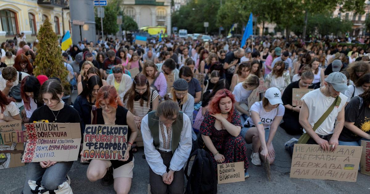 Zelenskyy sacks Ukraine military chief