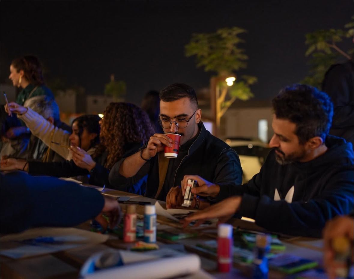 A Saudi person drinking a coffee by night.