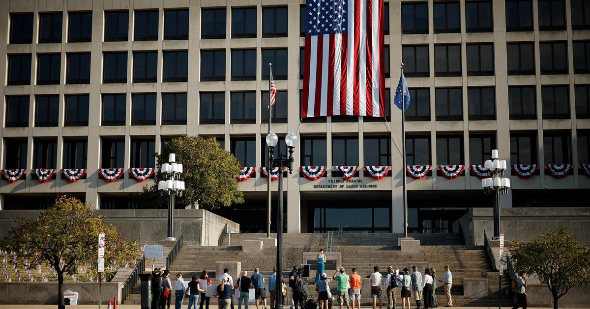 US producer prices unexpectedly fell in August