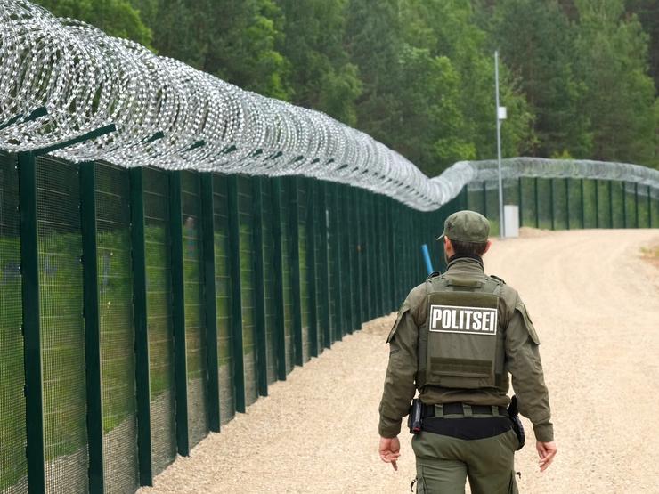 Estonian police patrols the Estonian-Russian border