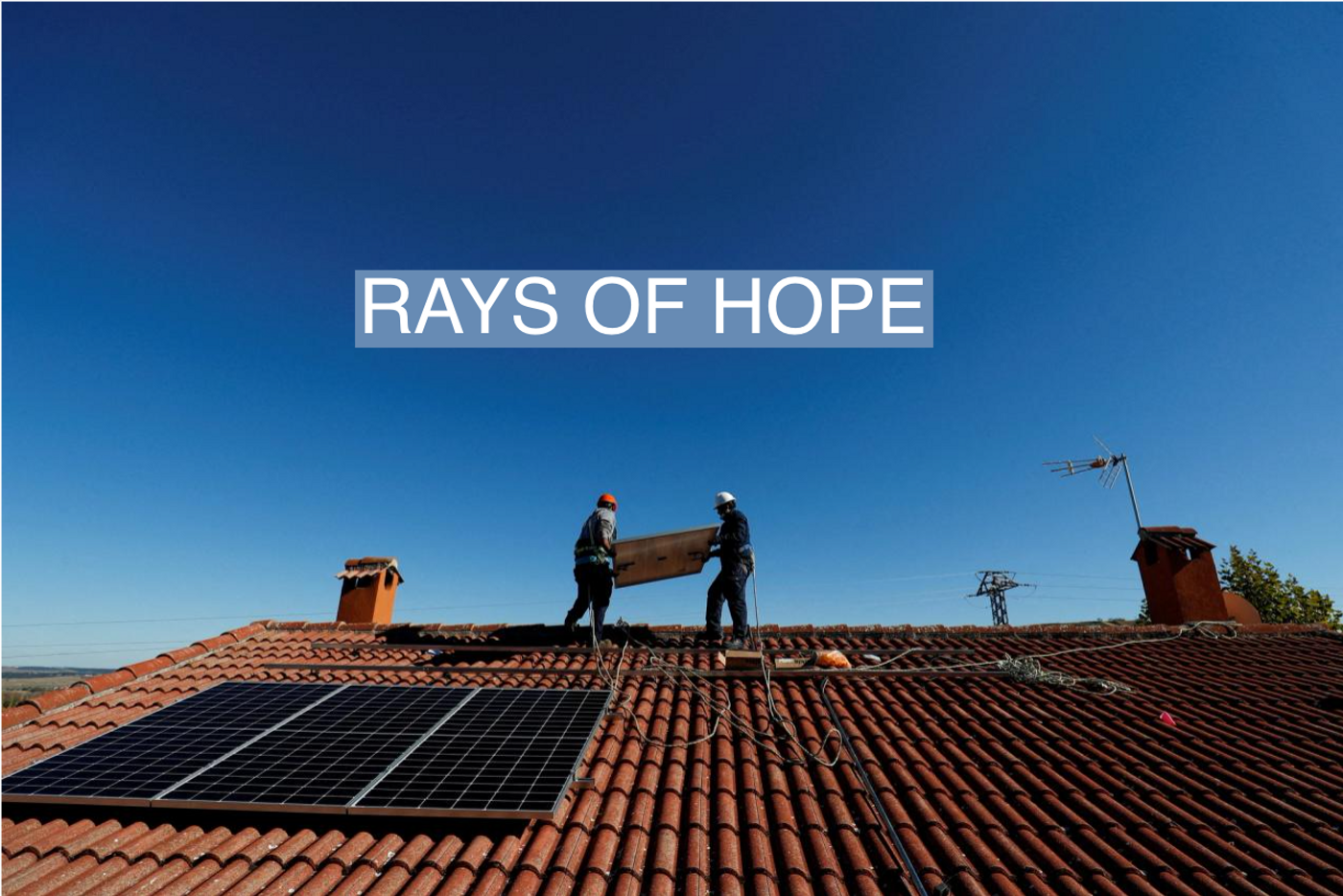 Alexis Ventura and Nelson Barrios carry out a solar panel installation by Norwegian company Otovo in Algete, outside Madrid, Spain, November 16, 2021. Picture taken November 16, 2021. REUTERS/Susana Vera//File Photo