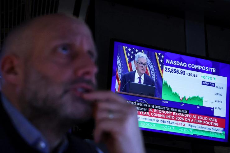 Jerome Powell speaks on a TV